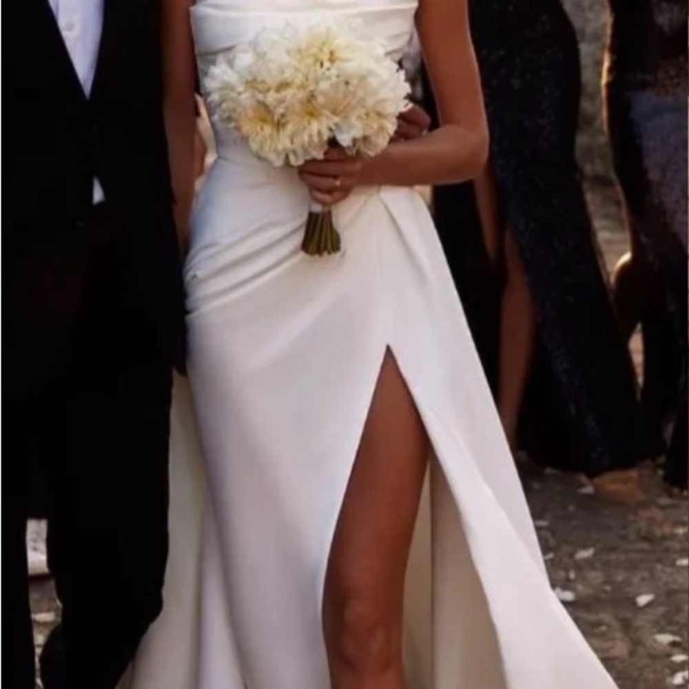 Elegant White Strapless Gown